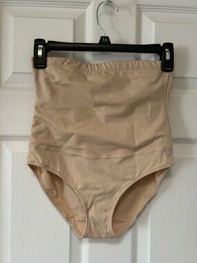 Maidenform High-Waist Shaping Briefs in Nude Beige